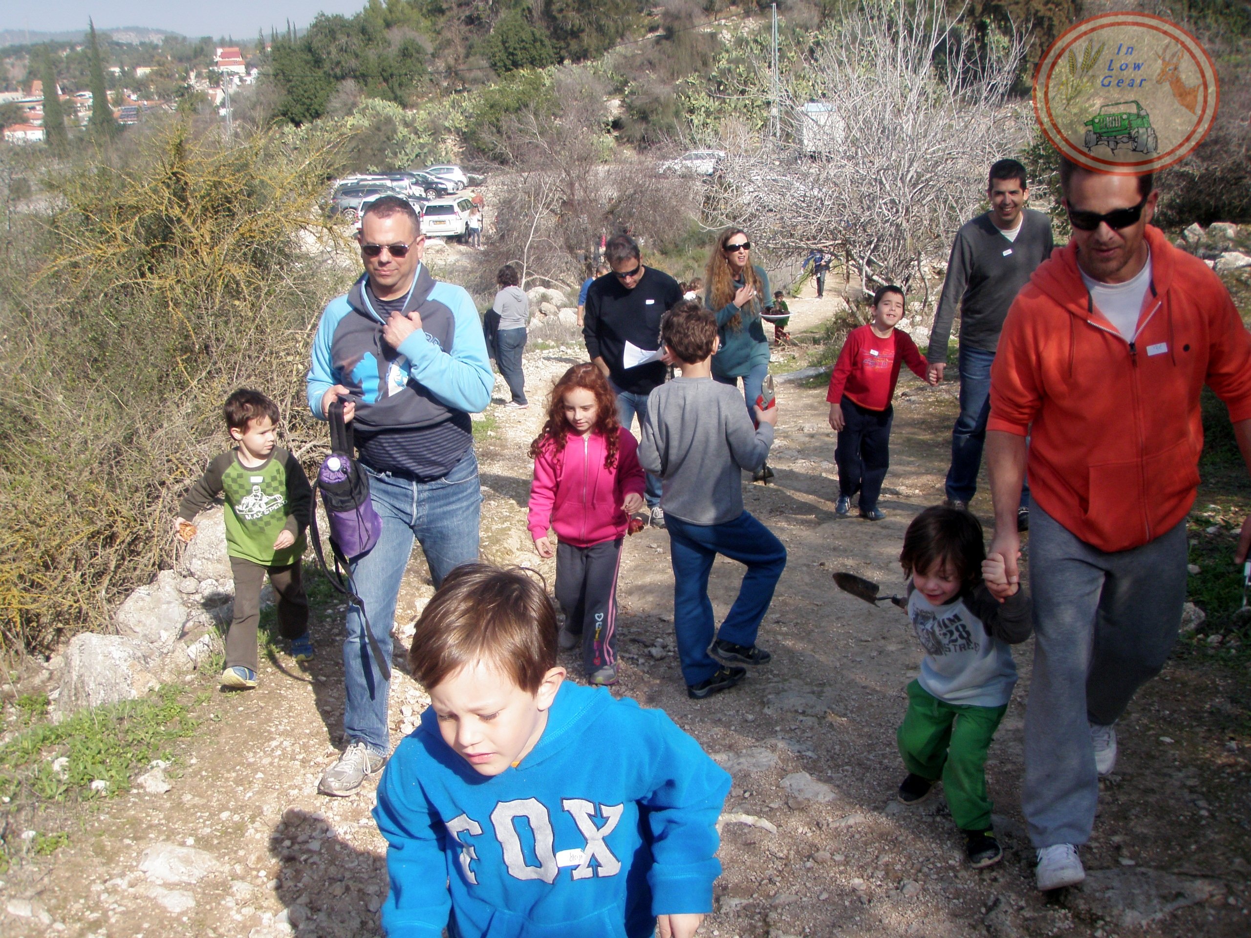 סדנת פרמקלצ'ר הורים וילדים בטבע: הכנת יחורים לעצי פרי